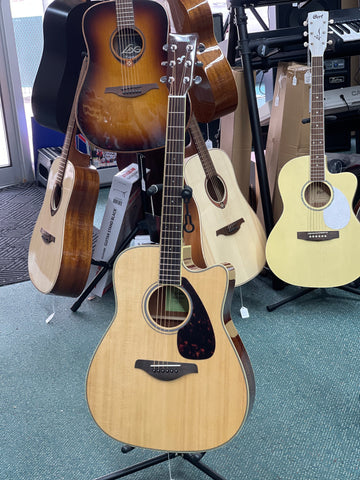 Yamaha FGX820C
